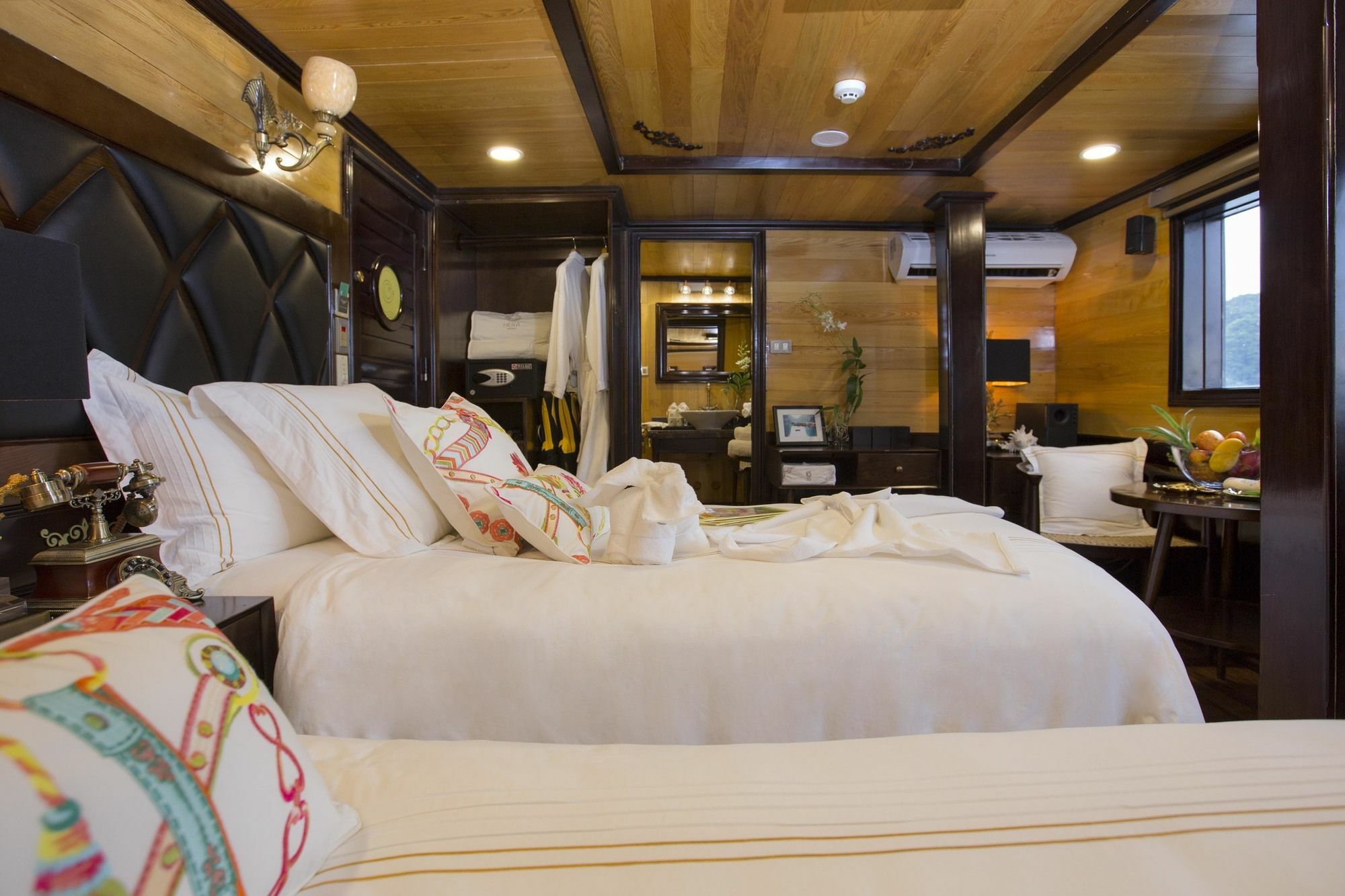 Hera Boutique Cruise Ha Long Bay Dış mekan fotoğraf
