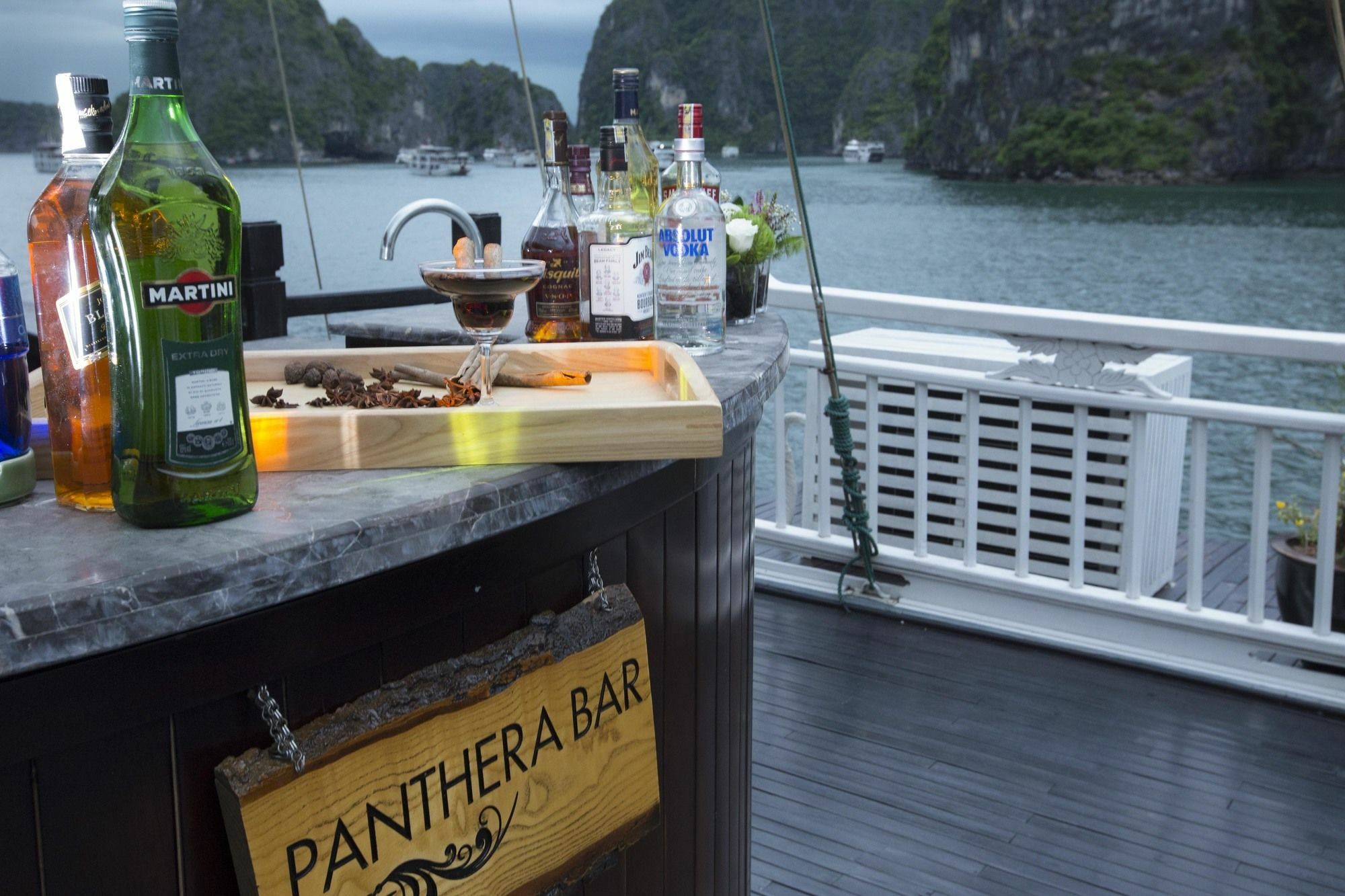 Hera Boutique Cruise Ha Long Bay Dış mekan fotoğraf
